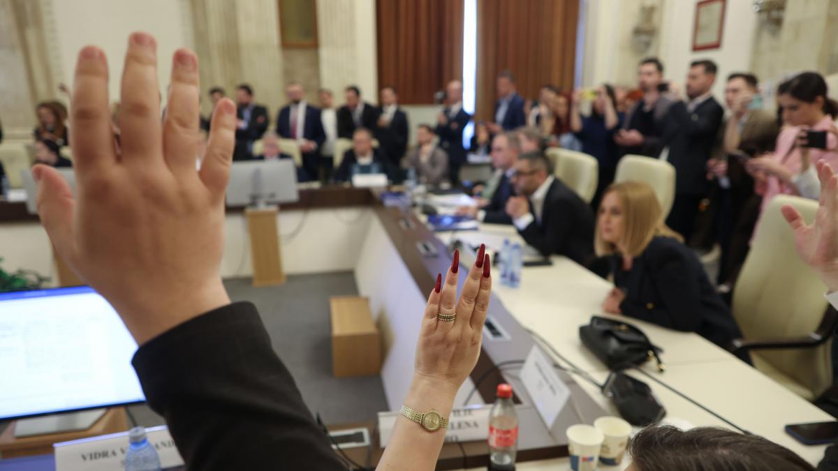 majoritate neasteptata in senat usr aur si pace au votat in comisie pentru schimbarea diurnei