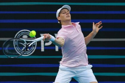tracker de tenis jannik sinner a ajuns in sferturi la miami si isi continua lupta pentru sunshine double