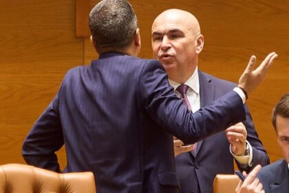 Ce au afirmat PSD si AUR in motiunea de cenzura Bolojan este acuzat de zoomorfizare