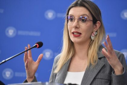Diana Buzoianu anunta ca instanta a refuzat suspendarea reorganizarii Romsilva Continuam reforma