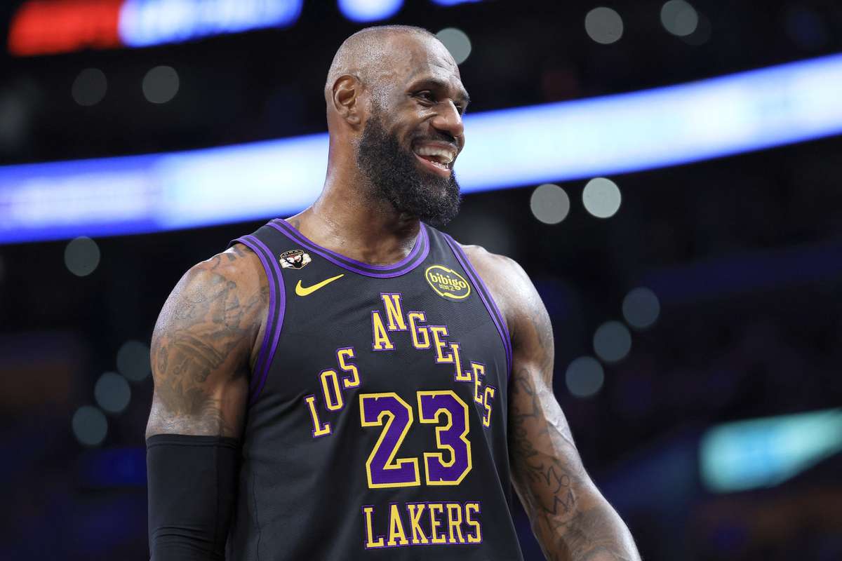 LeBron James de neoprit la 41 de ani numit jucatorul saptamanii pentru a 70 a oara