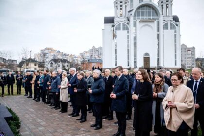 Oana Toiu a vizitat Bucea la patru ani de la masacrul provocat de rusi este nevoie de justitie iar