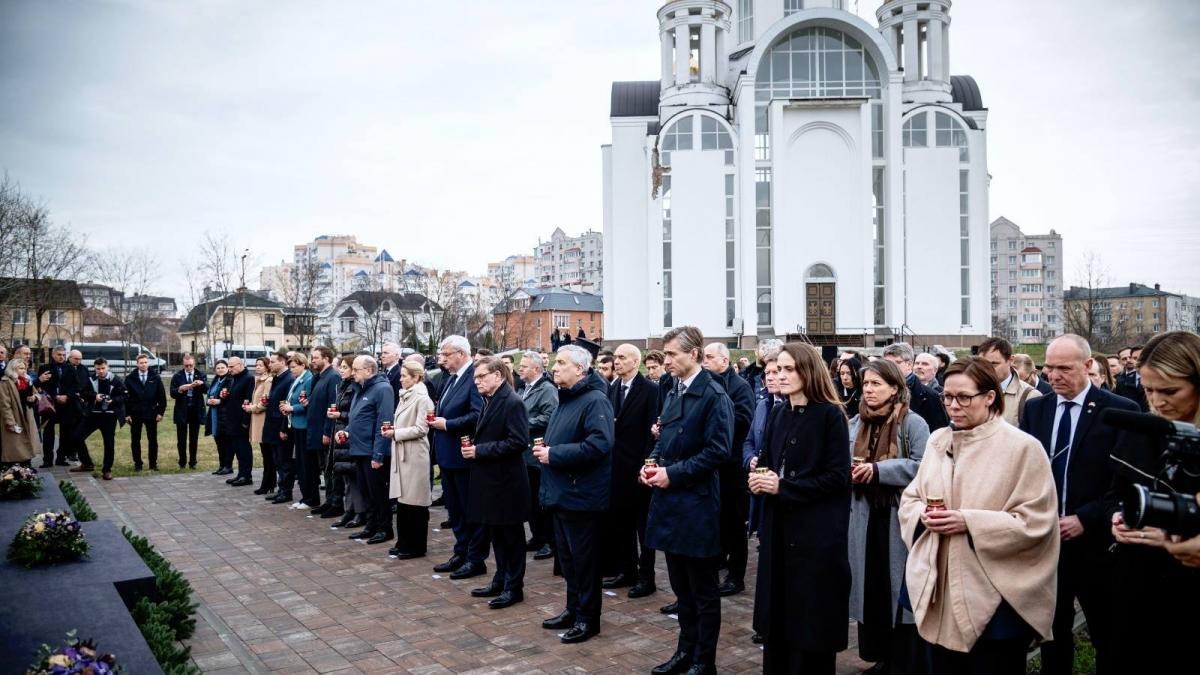 Oana Toiu a vizitat Bucea la patru ani dupa masacrul comis de rusi Este nevoie de justitie iar