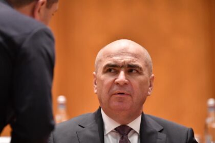 PSD il acuza pe Bolojan ca vrea sa vanda companiile de stat fara aprobarea Coalitiei este un