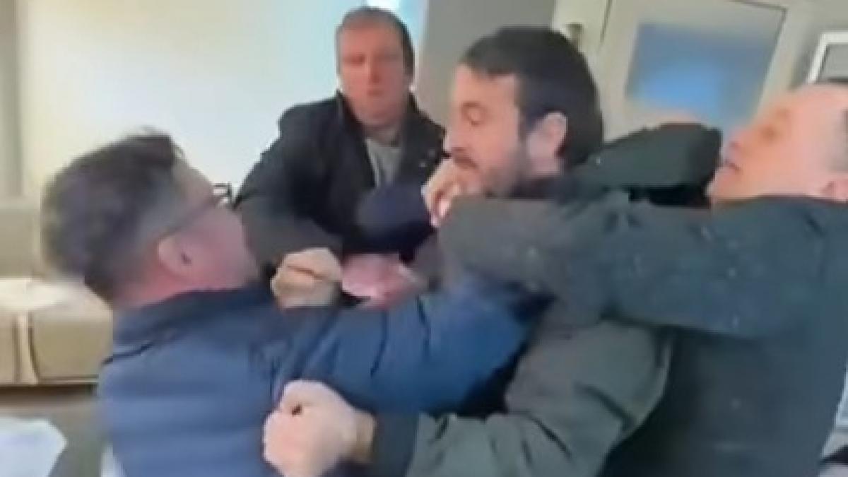 Scandal si violene ntr un sediu AUR Un membru al partidului l a atacat pe Dan Tanasa