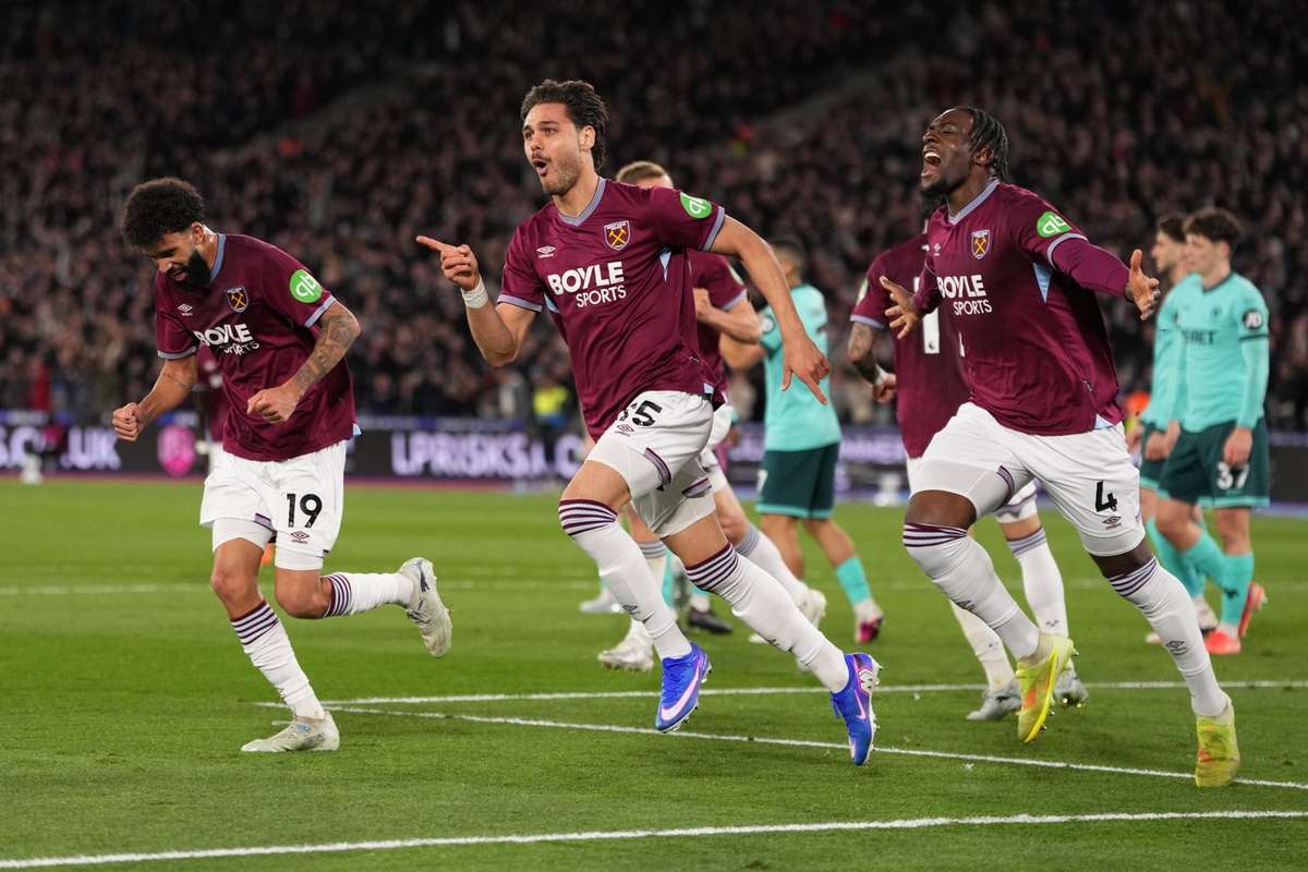 West Ham invinge cu o diferenta mare de puncte si trimite Tottenham pe loc de retrogradare