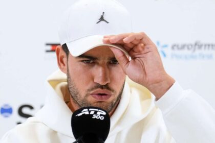 carlos alcaraz ar putea rata si wimbledon specialistii spanioli au prognoze pesimiste