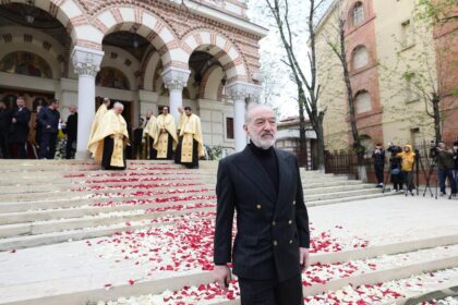 Becali a fost primit singur la Cotroceni dupa ce a intarziat pentru a merge la biserica La final a