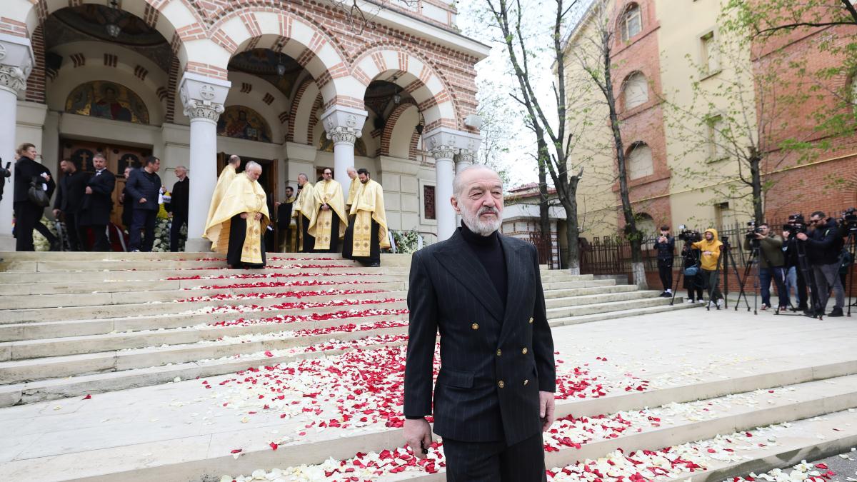 Becali a fost primit singur la Cotroceni dupa ce a intarziat sa ajunga la biserica La final a 1