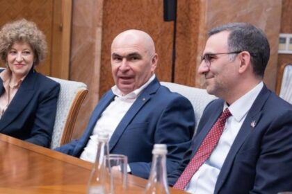 Bolojan o sustine din nou pe Oana Gheorghiu si afirma ca nu observe niciun conflict de interese