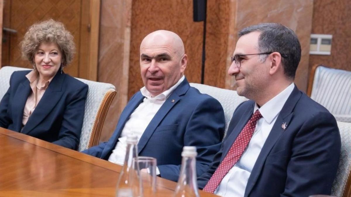 Bolojan o sustine din nou pe Oana Gheorghiu si afirma ca nu observe niciun conflict de interese