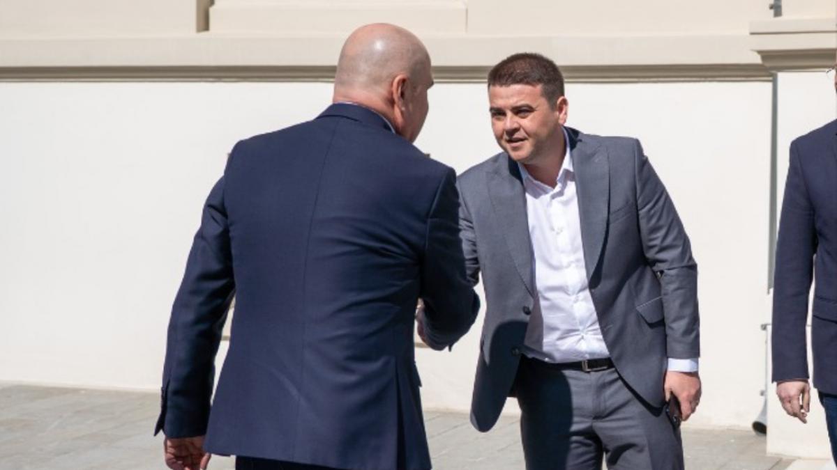 Cu 4 zile inainte de motiunea de cenzura un lider PSD a purtat discutii cu Bolojan la Suceava