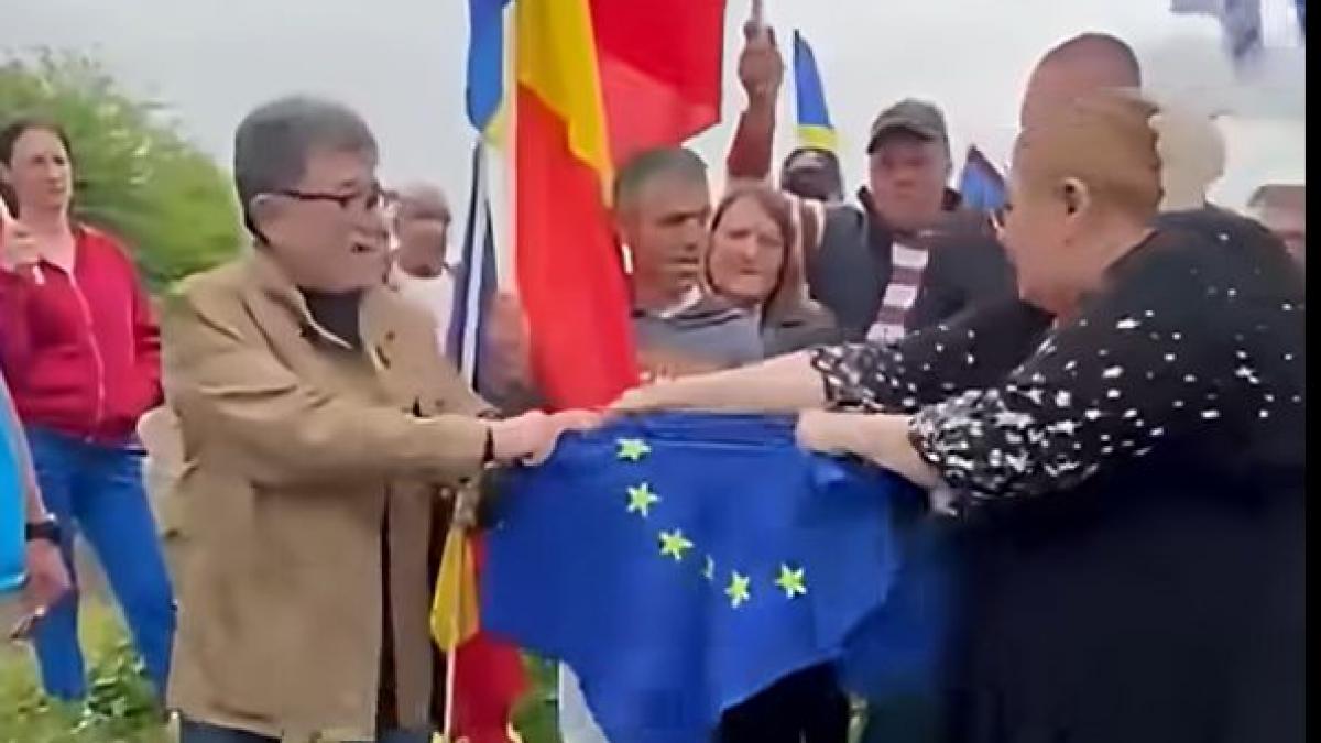 Diana Sosoaca a distrus steagul UE de Ziua Europei Ia ti partea ta eu imi iau partea mea