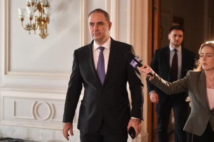 Nazare Romania intra intr o perioada de interimat guvernamental dar fara a si permite un