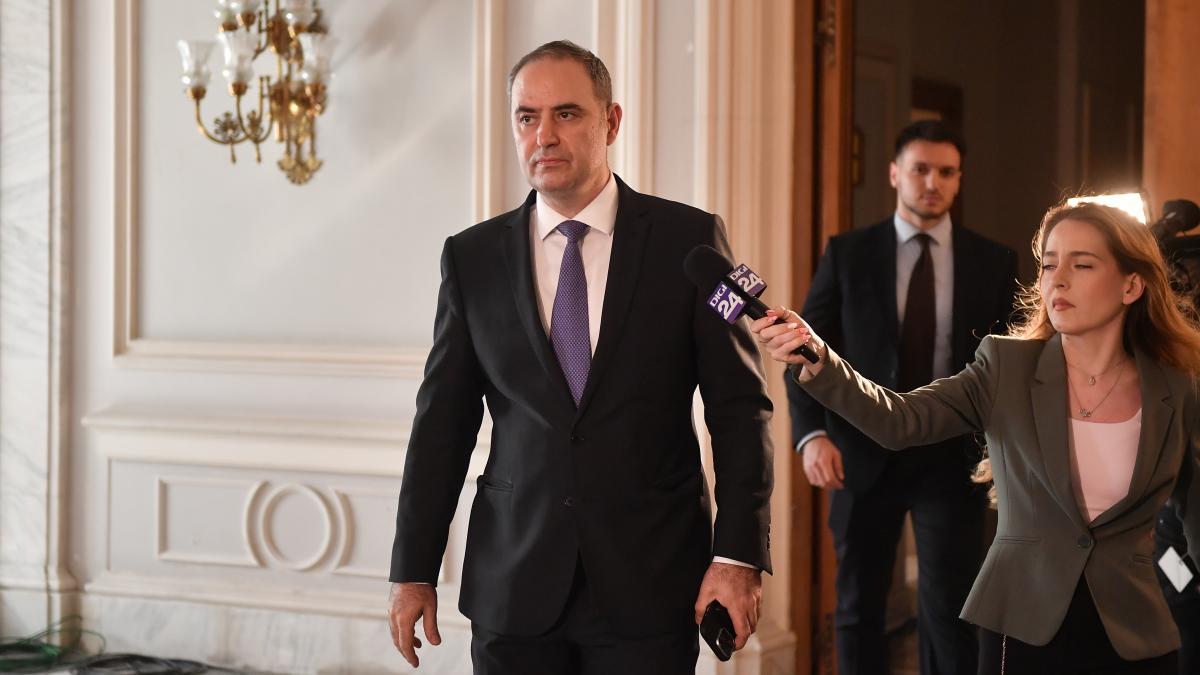 Nazare Romania intra intr o perioada de interimat guvernamental dar fara a si permite un