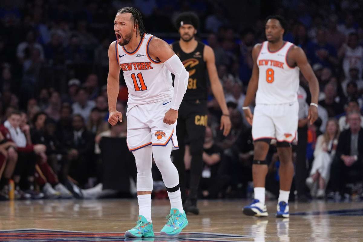 New York Knicks realizeaza o revenire spectaculoasa si inving Cavaliers in prima partida a semifinalei NBA
