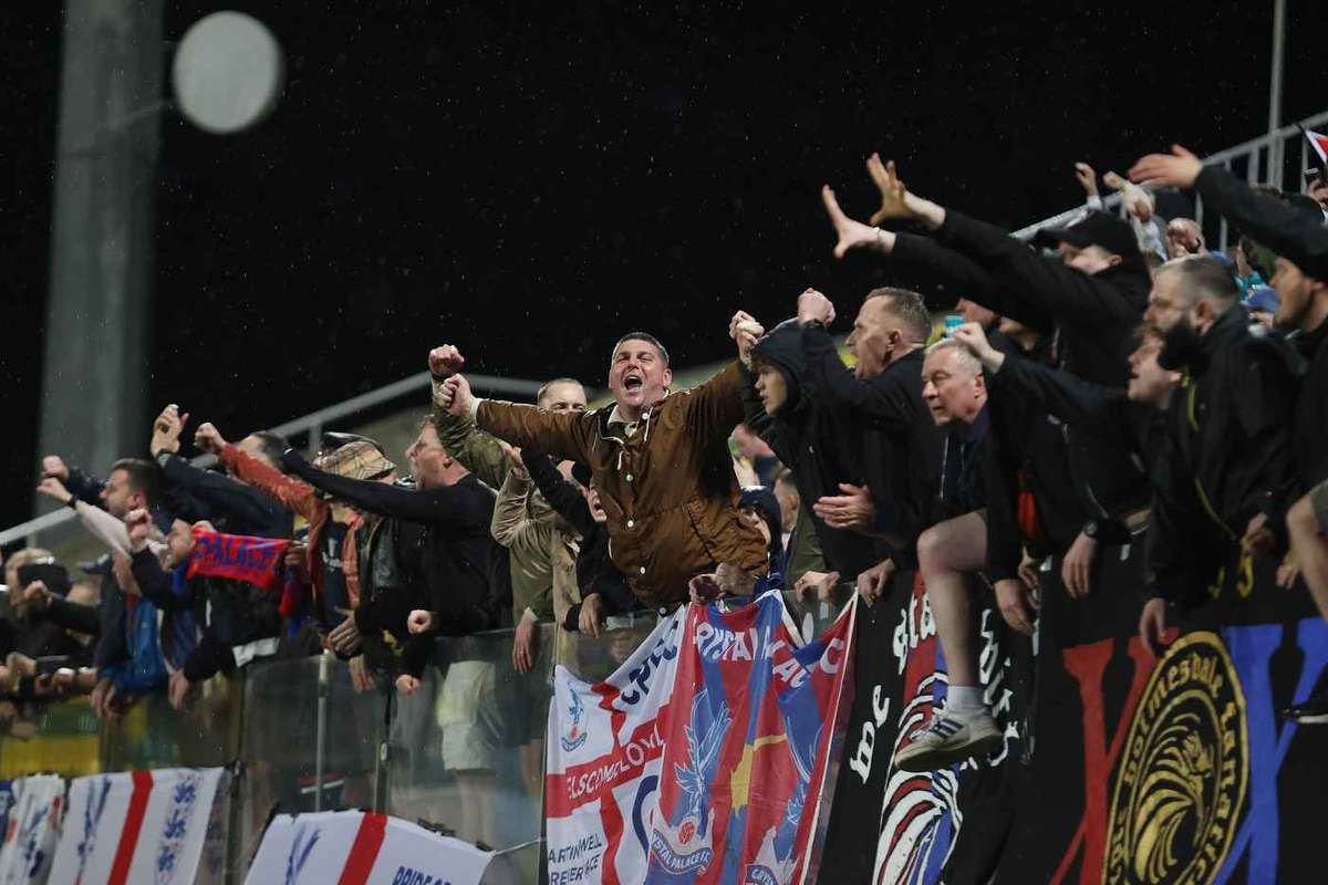 Sahtior Donek i AEK Larnaca sancionate de UEFA din cauza comportamentului fanilor