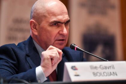 Surse Consiliul Legislativ a dat aviz favorabil pentru legea care interzice acumularea pensiei cu salariul in sectorul public