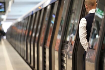 Vicepremierul Oana Gheorghiu cere restructurari la Metrorex Nu poti cere oamenilor sa plateasca
