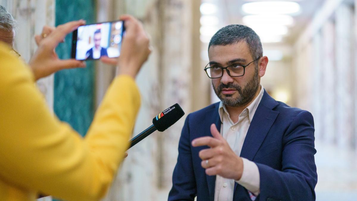 acuzatii intre fostul si actualul ministru al muncii referitoare la interzicerea cumulului pensiei cu salariul sa