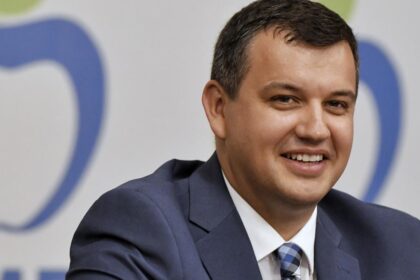 Cine este Eugen Tomac primul roman de etnie ucraineana numit premier al Romaniei