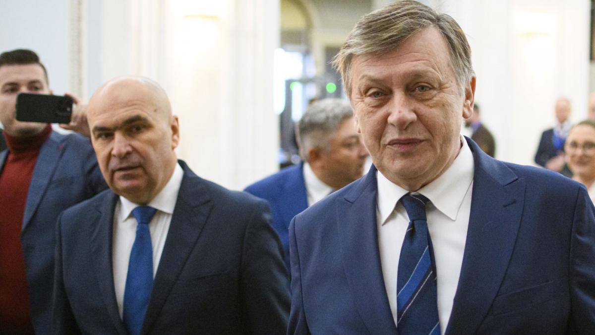 Crin Antonescu isi critica dur pe Bolojan Propunerea ca Siegfried Muresan sa fie premier este de a dreptul sinistra S ar