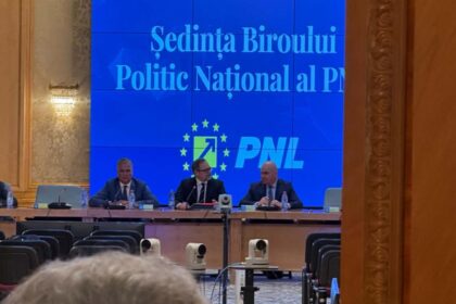 Cum devine situatia lui Adrian Vestea mai complicata dupa decizia UDMR Ce sanse mai are sa obtina aprobarea Guvernului