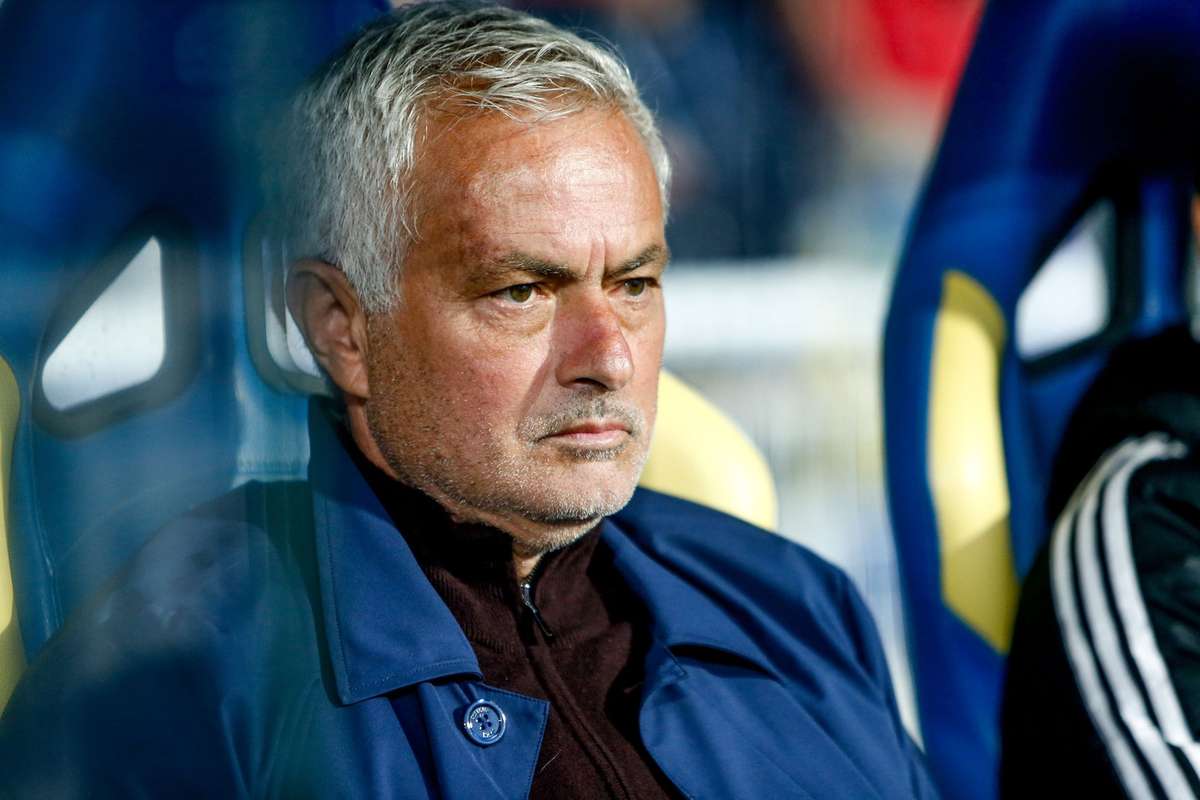 Mourinho ii da prima lovitura rivalilor de la Barcelona Un jucator dorit pe Camp Nou la un pas de Real Madrid