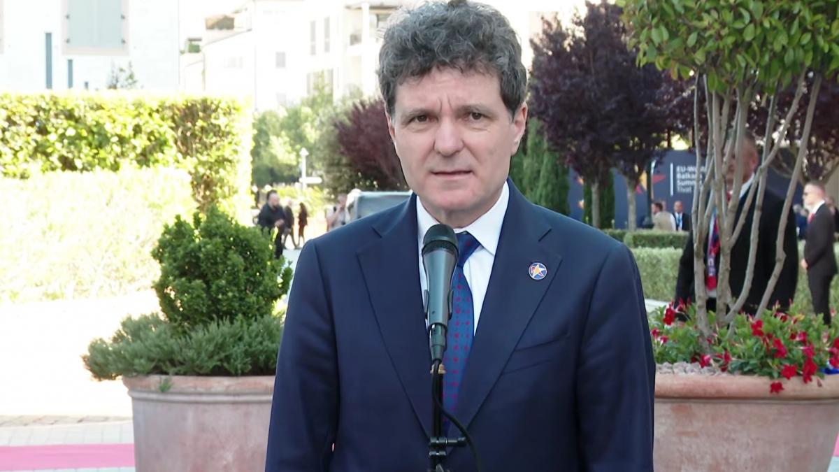 Nicuor Dan a depus o coroana de flori la Monumentul dedicat memoriei victimelor Mineriadei din 1990