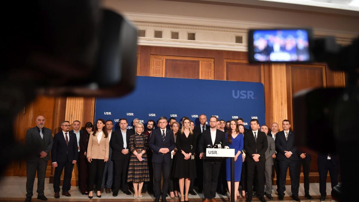 O angajata a USR a fost acuzata de delapidare Ar fi transferat 400000 de lei din