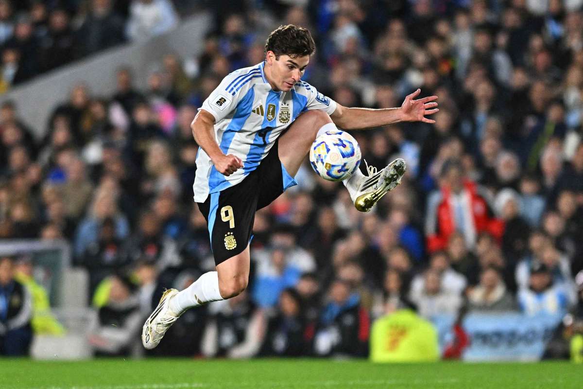 Oficial Atletico Madrid a refuzat oferta de 150 de milioane de euro de la Real pentru Julian Alvarez