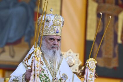Patriarhul Daniel este propus de grupul PACE pentru functia de prim ministru Singura solutie de iesire