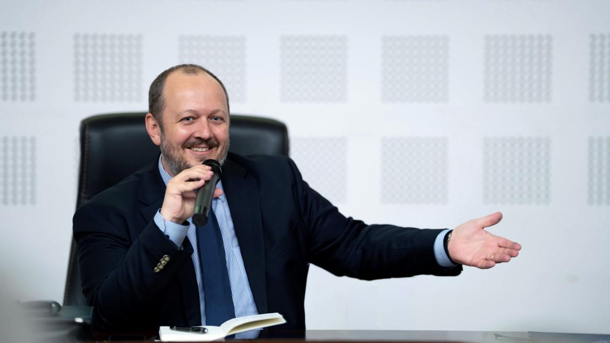 Prima plecare din Guvernul Tomac Adrian Papahagi se retrage Nu doresc sa fiu implicat intr un conflict