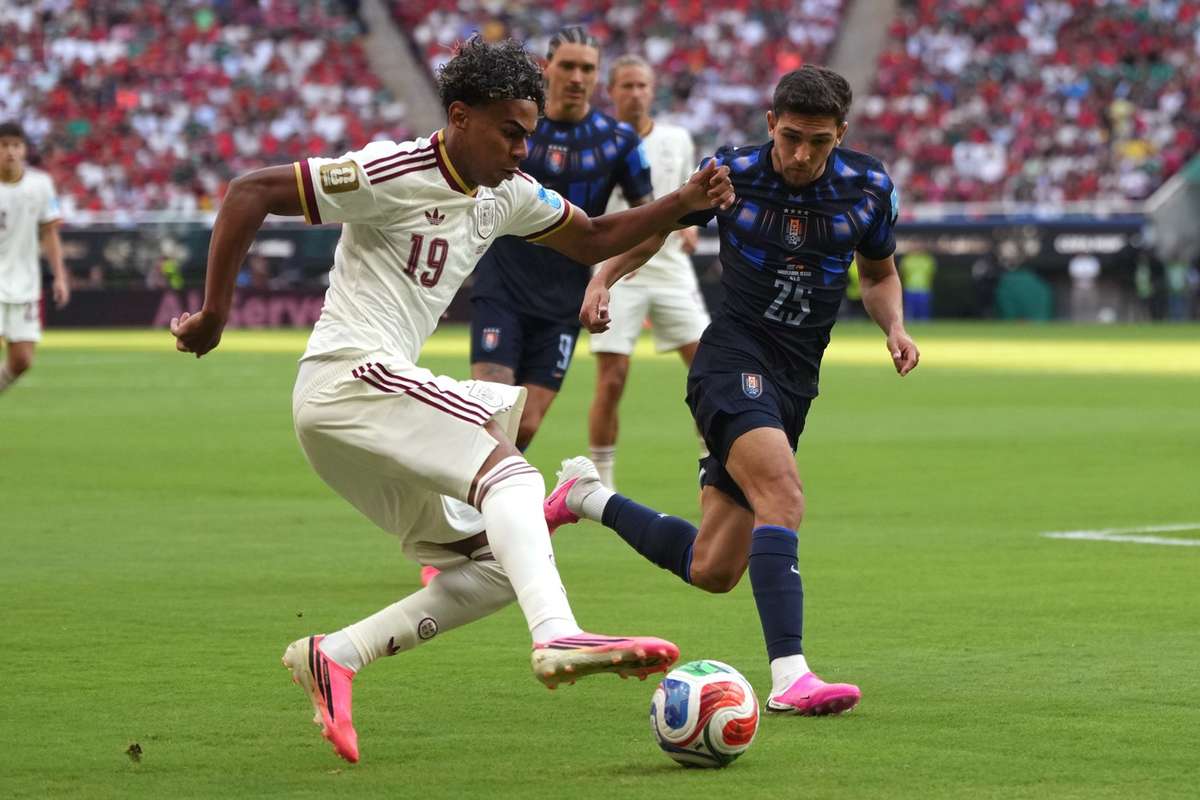 Spania si revelatia Capului Verde trec in sferturi Gafa lui Muslera trimite Uruguay ul acasa
