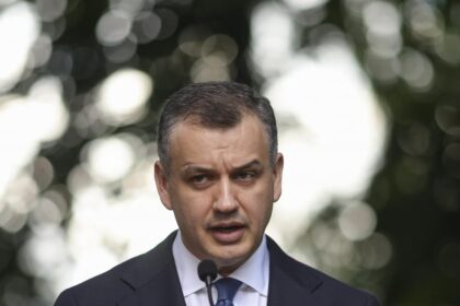 Tomac il reproseaza pe Bolojan Nu poti construi o cariera solida pe angajamente care astazi sunt