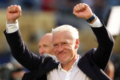 Didier Deschamps il felicitape Kylian Mbappe pentru al optulea sau gol marcat la Cupa Mondiala