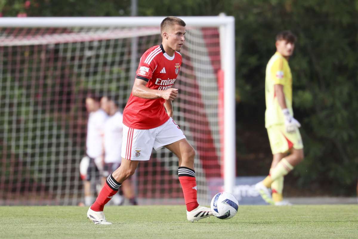 Dinamo Bucuresti avanseaza in negocierile pentru achizitionarea mijlocasului de la Benfica