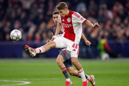 Newcastle cumpara un jucator de 18 ani de la Ajax pentru 27 de milioane de euro