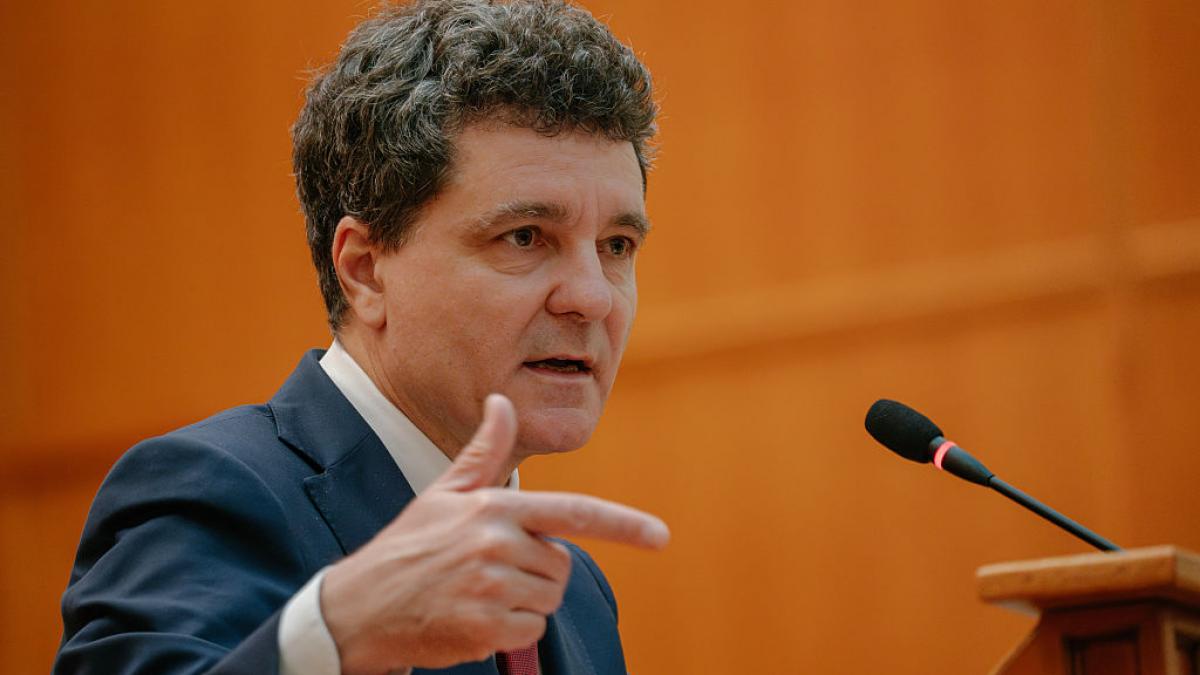 Nicuster Dan anunta de la Paris ca exista pasi timizi spre impacare intre partide Daca