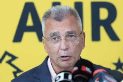 Petrisor Peiu acuza Guvernul si PSD de complicitate in adoptarea rapida a legilor