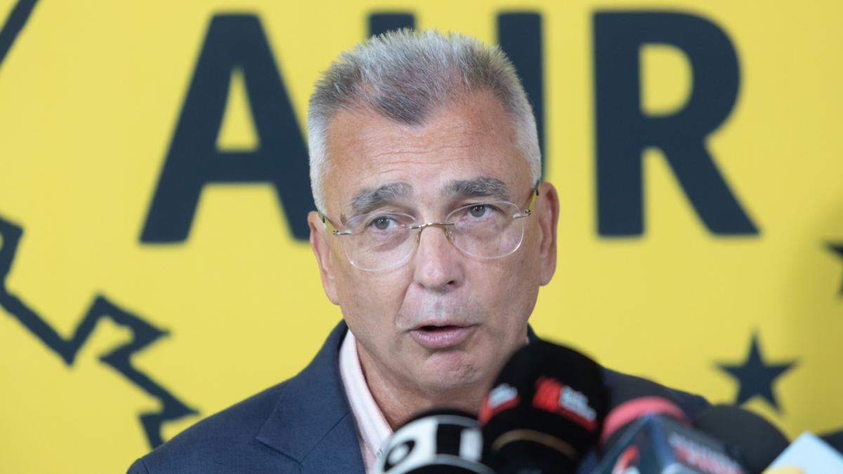 Petrisor Peiu acuza Guvernul si PSD de complicitate in adoptarea rapida a legilor