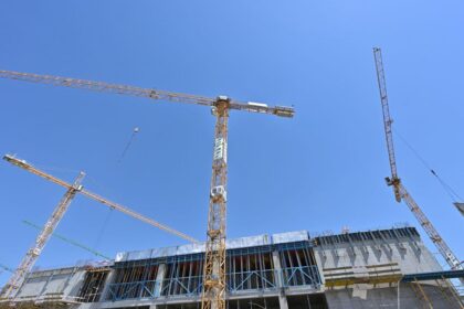 Regulile se schimba pentru cei care vor sa si construiasca o casa sau un garaj in mediul rural dar si