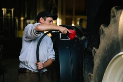 Tanczos Barna isi exprima nemultumirea fata de pretul inacceptabil de mare al motorinei si cere interventia statului