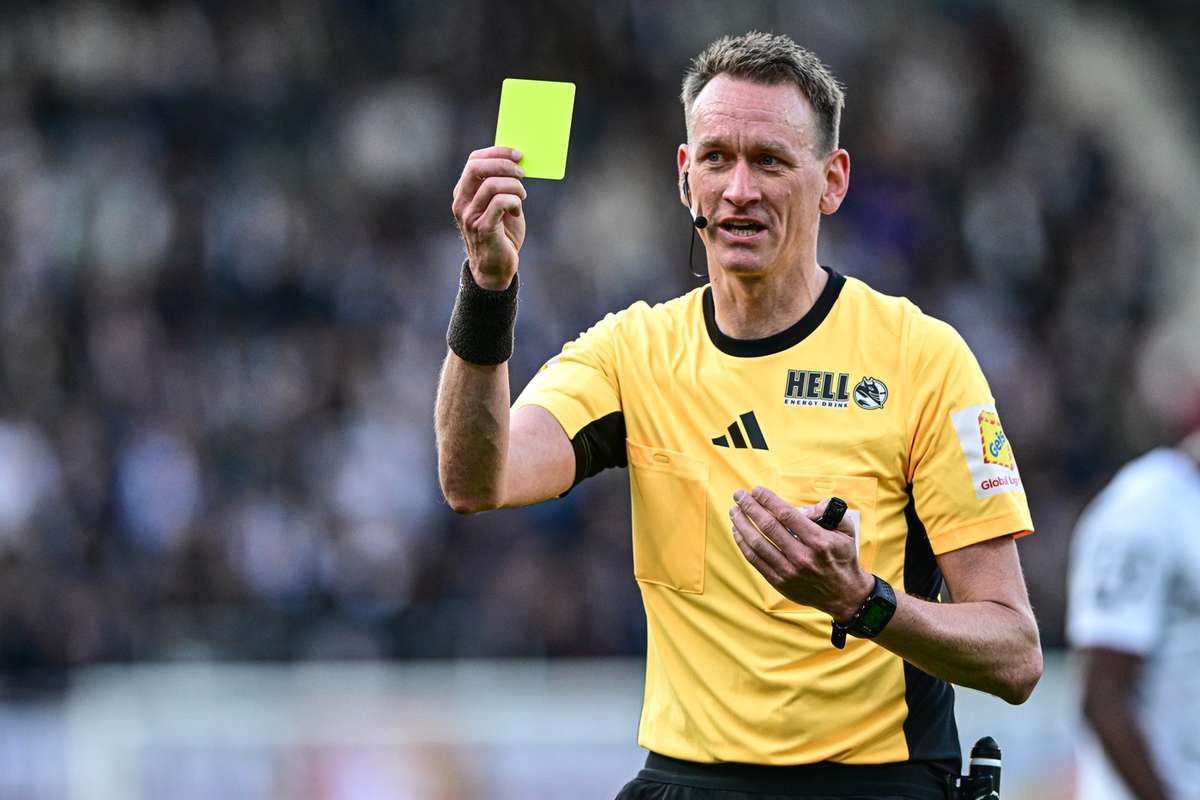 UEFA a anuntat arbitrii care vor oficia meciurile Universitatii Craiova in dubla mansa