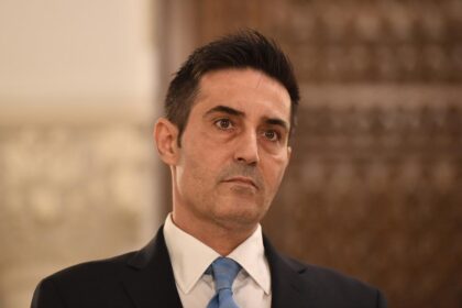 Claudiu Manda catre premierul Ilie Bolojan Poate ca ar fi timpul sa faceti si dumneavoastra un