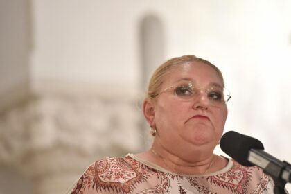 Diana Sosoaca a fost raportata la Parchetul General pentru tradare de tara Este subordonata unei