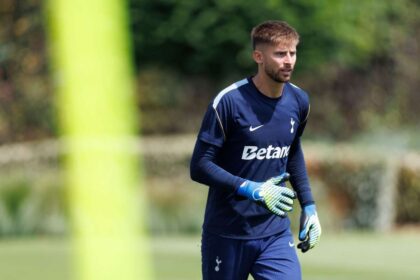 Dup ce a pierdut statutul de titular Vicario prsete Spurs i revine n Serie A urmnd s apere poarta echipei Juventus