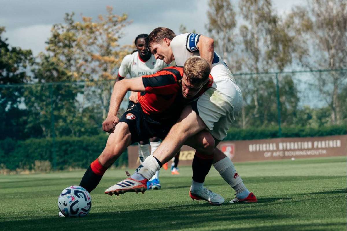 Echipa lui Dan Sucu Genoa incaseaza 10 goluri de la o echipa din Premier League intr un meci amical