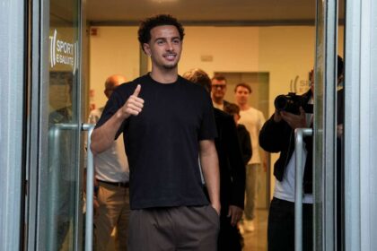 Intariri pentru Chivu Inter il transfera pe mijlocasul Curtis Jones de la Liverpool