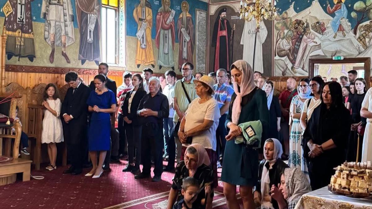 Nicuser Dan a fost la Manastirea Dejani cu ocazia Sfintei Maria alaturi de Mirabela Gradinariu si copiii lor